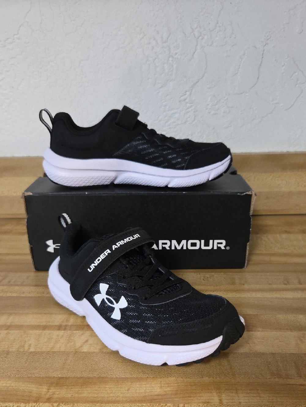 NWT "Under Armour" UA BPS Assert 10 AC Boys Running Shoe Size 2Y (Unisex)